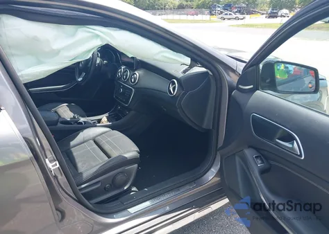 2017 Mercedes-Benz Gla 250 z USA, uszkodzony, nr VIN WDCTG4EB4HJ283982